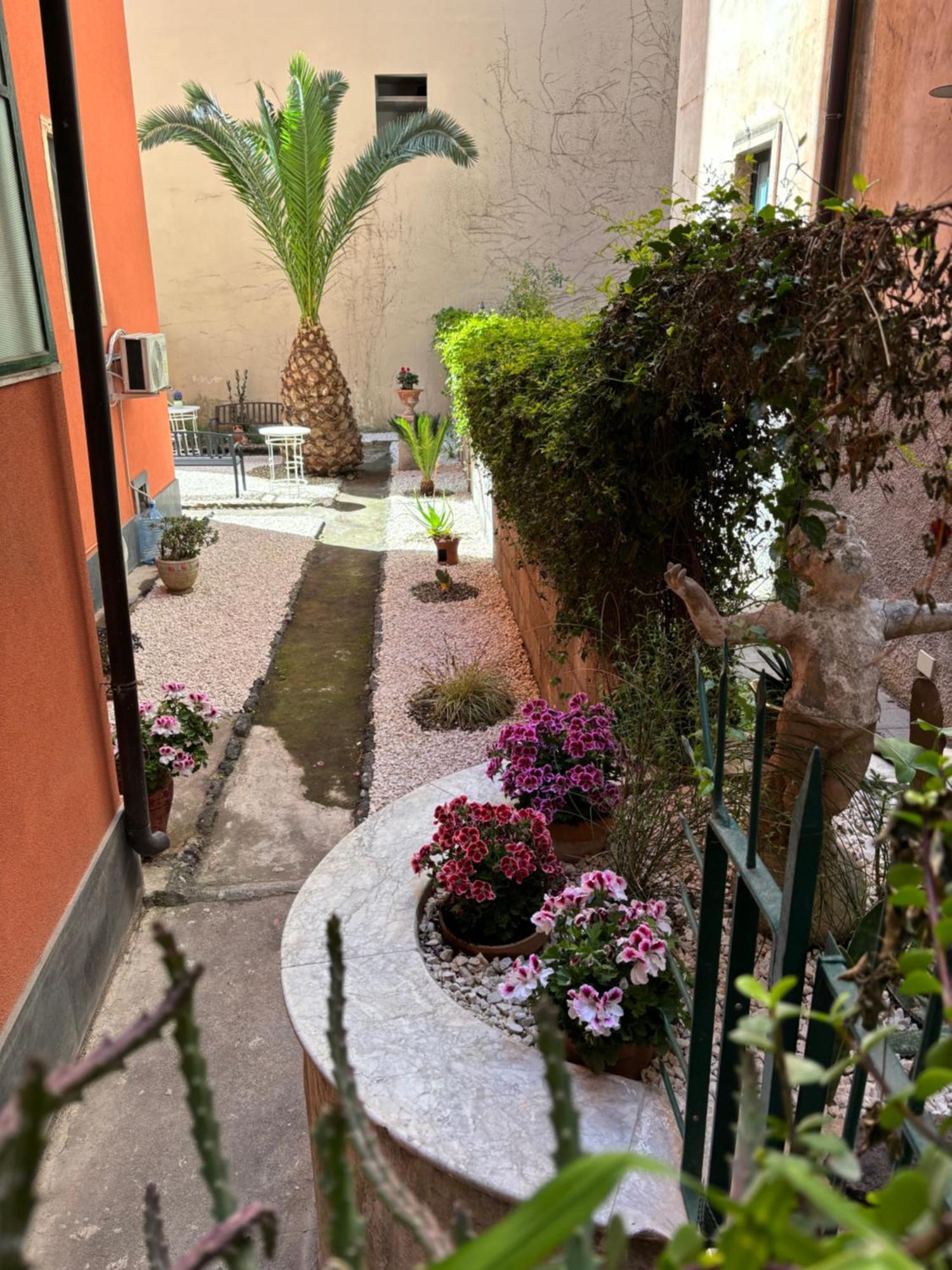 Il Giardino Casa Vacanze Aeroporto di Catania Fontana Rossa Esterno foto