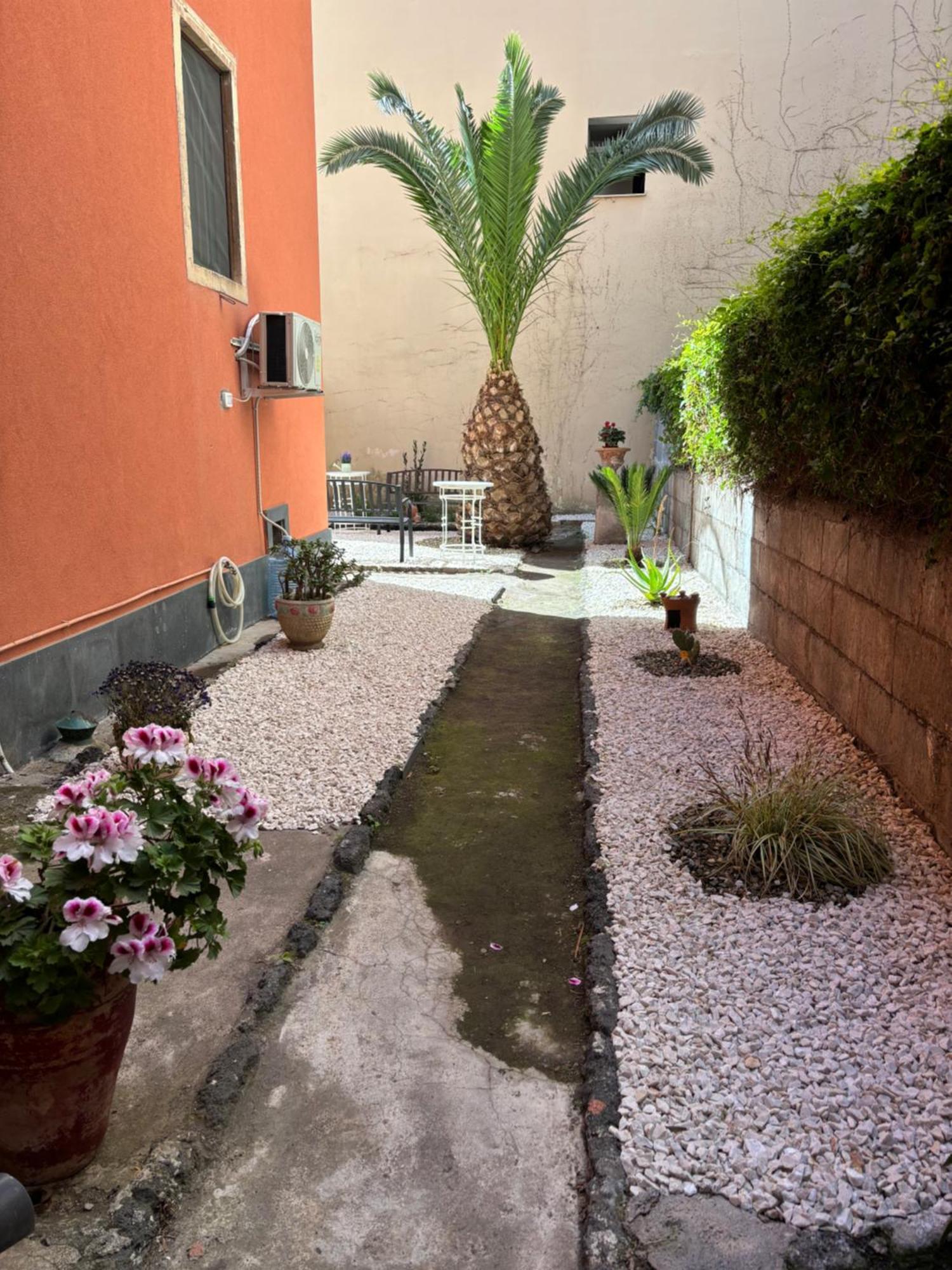 Il Giardino Casa Vacanze Aeroporto di Catania Fontana Rossa Esterno foto